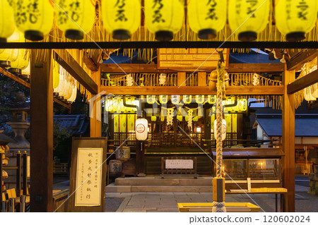 夜晚的京都 安井金比羅神社參拜殿/正殿 夜晚的京都 安井金比羅神社參拜殿/正殿 120602024