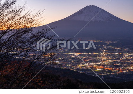 [靜岡縣]富士山和御殿場市的夕陽和乙女峠景觀 120602305