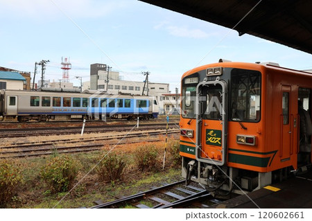 JR五野線津輕五所川原站及度假村白神站停靠的津輕鐵道車輛失控 120602661