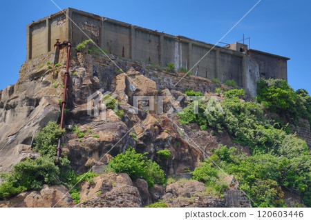 端島(軍艦島):儲存珍貴水的水箱 端島(軍艦島):儲存珍貴水的水箱 120603446