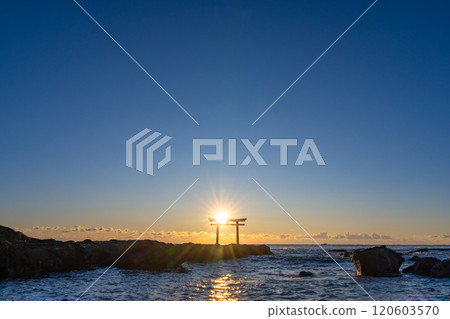 茨城縣大洗町上磯鳥居（日出） 120603570