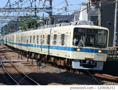 最後的象牙車身小田急8000型10節車廂列車 120606251