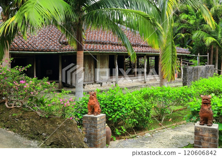 [Okinawa Prefecture] Former Oshiro family home in Ryukyu Mura 120606842