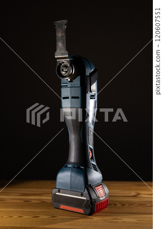 This versatile cordless power Multi Cutter tool boasts an ergonomic design, maximizing both efficiency and comfort for various tasks 120607551