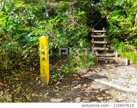Climbing Mt. Eboshi and Mt. Minamizawa in summer (Bunadachi Ridge and triangulation point) 120607628