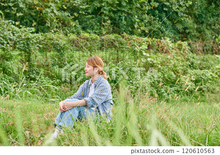 田野與婦女、農民、家庭花園、鄉村生活 120610563