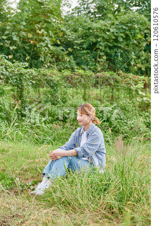 田野與婦女、農民、家庭花園、鄉村生活 120610576