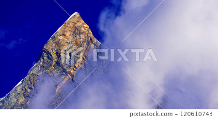 Machapuchare Holy Mountain, Himalaya 120610743