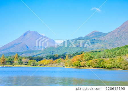 Lake Shidaka and Mount Yufu in autumn, Beppu City, Oita Prefecture 120612190