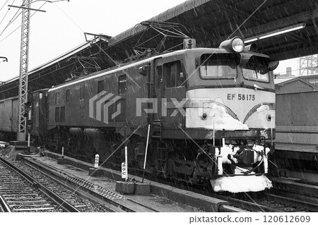 JNR Locomotive EF58 Gohachi Train Ueno Sleeper Passenger Car 1980 120612609