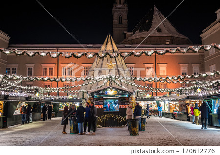 Christmas market in Salzburg, Austria 120612776