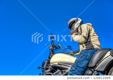 搭乘大型美國自行車遊覽橫濱港未來 120612899