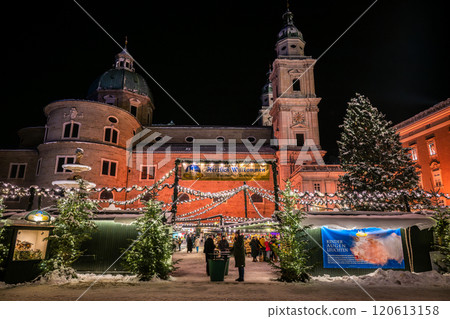 Christmas market in Salzburg, Austria 120613158