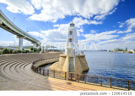 堺市、舊堺燈塔和堺港風景 120614510