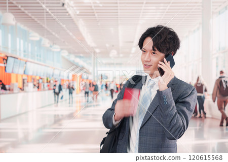 去國外出差的年輕商人 120615568