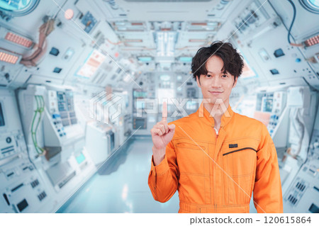 在太空站內工作的年輕男太空人 在太空站內工作的年輕男太空人 120615864