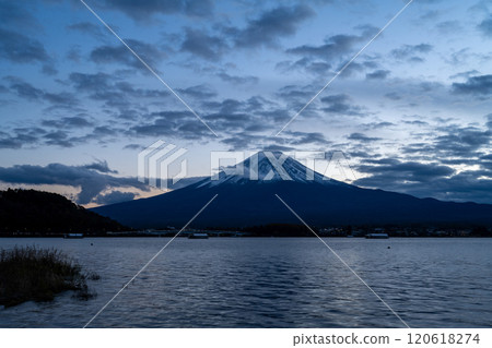 冬天的河口湖和山中湖 120618274