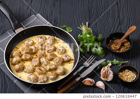 Ground poultry meatballs in a white cream gravy 120618447