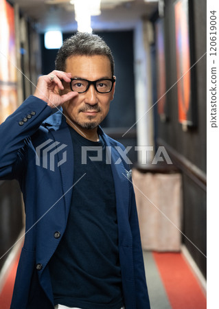 50多歲的帥叔叔 120619004