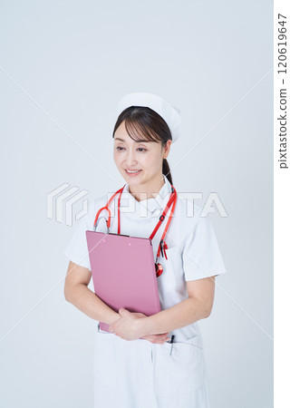 Female medical staff interviewing 120619647