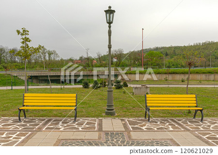 Two Benches Lightpole Park 120621029