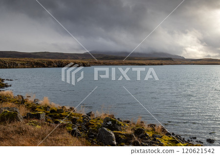Autumn nature and a lake, Thingvallavatn, Iceland Autumn nature and a lake, Thingvallavatn, Iceland 120621542