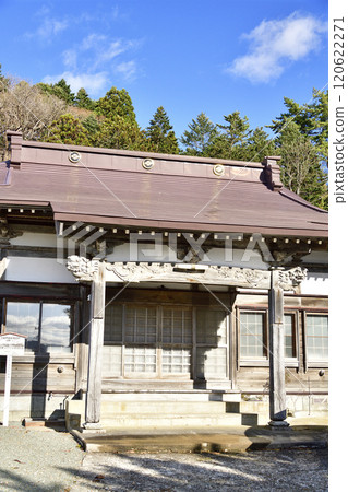 Photographing the grounds of Monshoan Temple in Kumaishi, Yakumo-cho, Hokkaido in late autumn 120622271