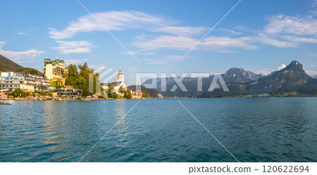 the village of Sankt Wolfgang at Lake Wolfgangsee, Alps, Austria 120622694