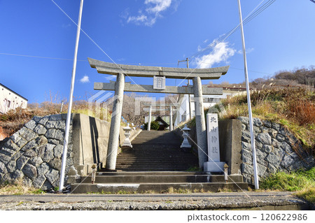 Photographing the grounds of Kitayama Shrine in Kumaishi, Yakumo-cho, Hokkaido in late autumn Photographing the grounds of Kitayama Shrine in Kumaishi, Yakumo-cho, Hokkaido in late autumn 120622986