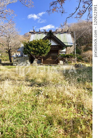 拍攝北海道八雲町熊石市北山神社境內的深秋景色 120622991