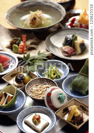Luxurious Japanese kaiseki cuisine 120625558
