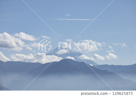 從山梨縣甲府市眺望秋天的富士山 120625873