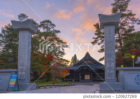 Koyasan Daishi Kyokai Headquarters in Autumn: The Great Hall surrounded by autumn leaves and a beautiful evening view 120627269