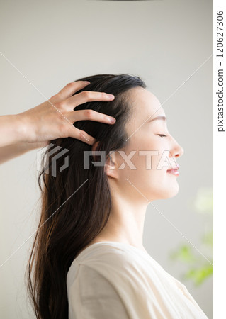 Close-up of a head massage or head spa with eyes closed, vertical Close-up of a head massage or head spa with eyes closed, vertical 120627306