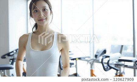 woman training at the gym 120627909