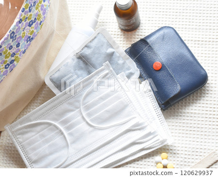 Self-care items and medicines to take with you when going out in winter Self-care items and medicines to take with you when going out in winter 120629937