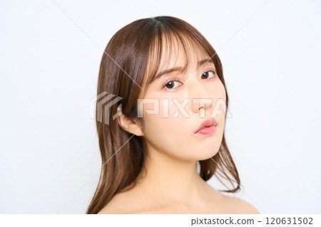 一位年輕日本女性的時尚肖像 一位年輕日本女性的時尚肖像 120631502