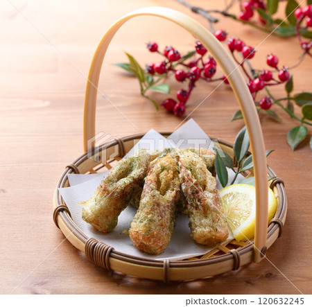 Crispy fried chikuwa with seaweed Crispy fried chikuwa with seaweed 120632245