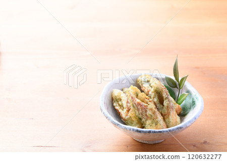 Crispy fried chikuwa with seaweed Crispy fried chikuwa with seaweed 120632277