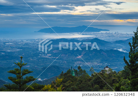Top view of Da Nang city from mountain in Ba Na Hills in Vietnam 120632348