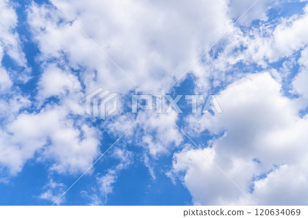Blue sky and white clouds background material Blue sky and white clouds background material 120634069