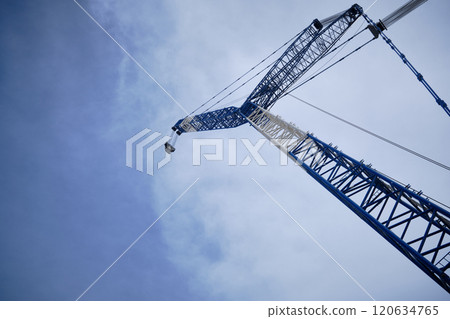 Crane boom opposite sky 120634765