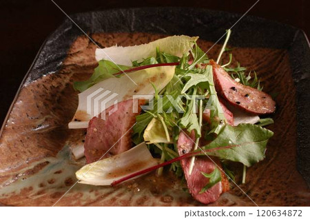 Duck loin salad 120634872