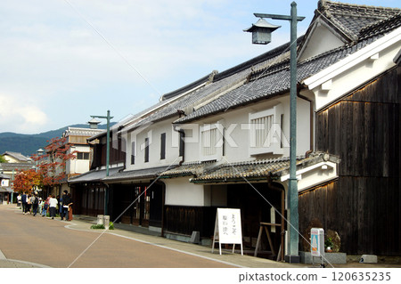 Streetscape of the Shiotazu Traditional Buildings Preservation District, Ureshino City, Saga Prefecture 120635235