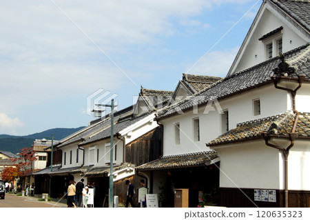 Streetscape of the Shiotazu Traditional Buildings Preservation District, Ureshino City, Saga Prefecture 120635323