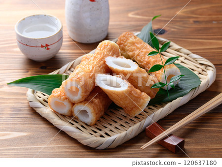 傳統的味道和飽滿的質感！ 竹輪海鰻（木紋背景） 120637180