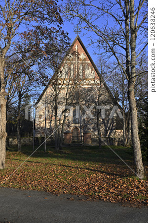 the facade of an old stone church with intricate architectural details the facade of an old stone church with intricate architectural details 120638246