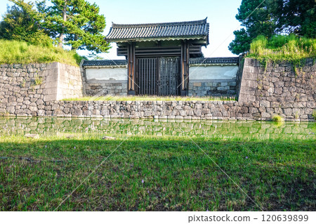 Nijo Castle South Gate (Kyoto City, Kyoto Prefecture) Nijo Castle South Gate (Kyoto City, Kyoto Prefecture) 120639899