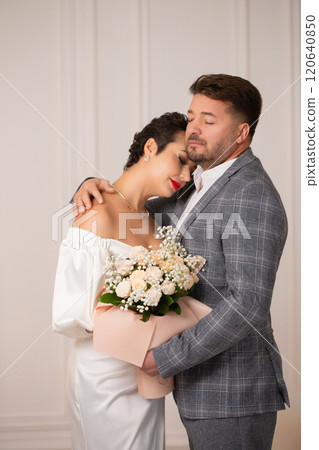 The groom gently hugged the bride 120640850