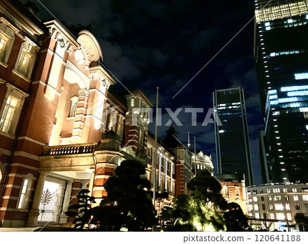 Tokyo Station shining at night_Tokyo Station night view 120641188